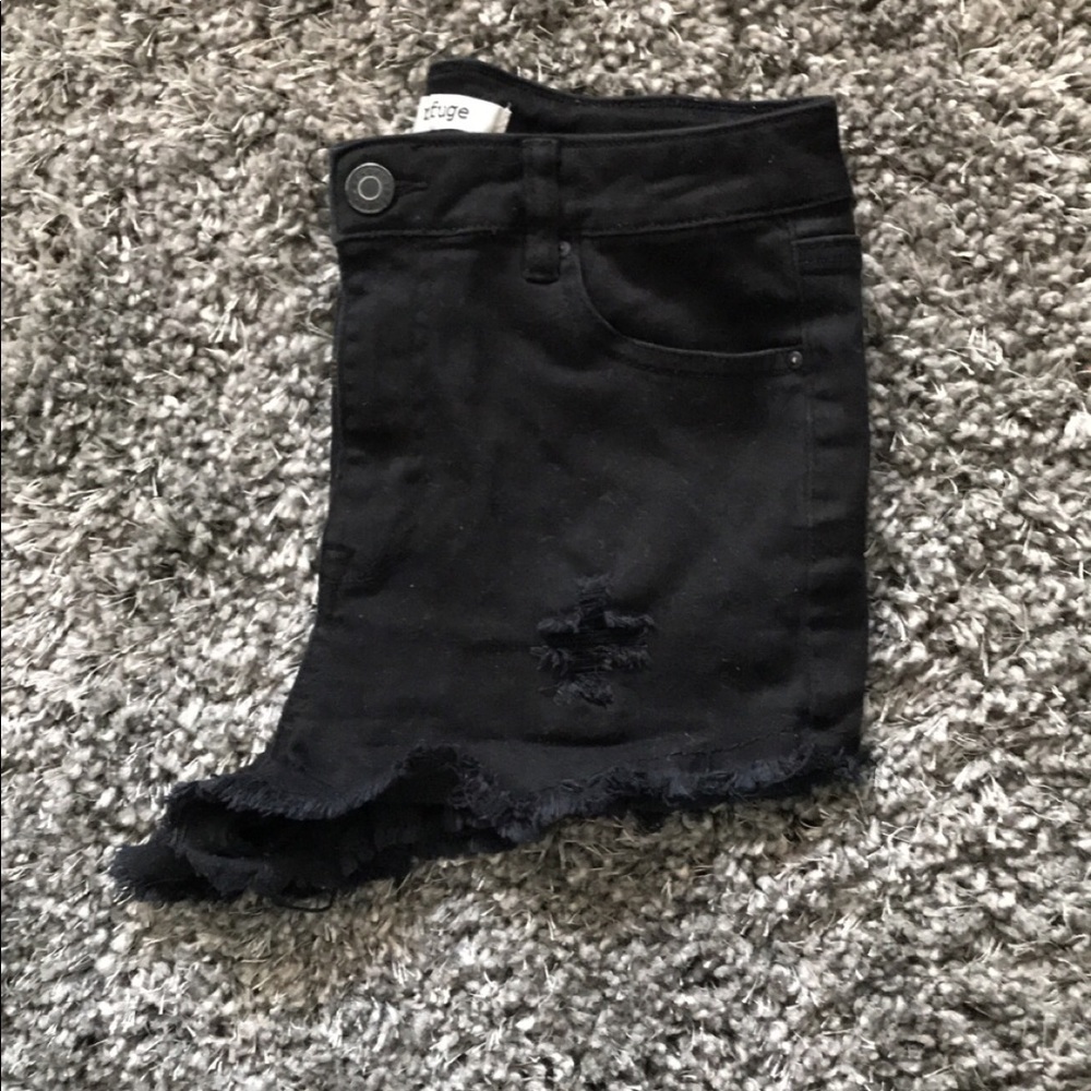 Ripped black shorts ✨